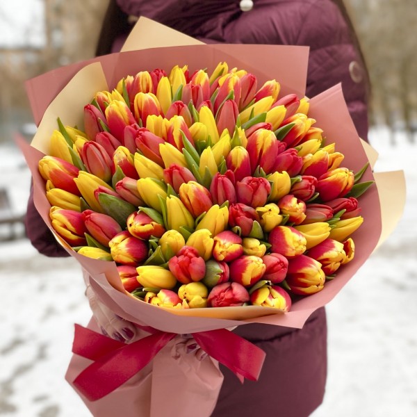 101 тюльпан огненный микс в упаковке